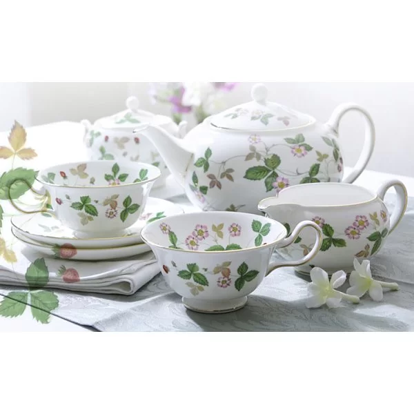 Чайная чашка на ножке Wild Strawberry 11x8,5x7 см, 150 мл, материал фарфор, Wedgwood, Великобритания, 50105504064 - изобр. 13