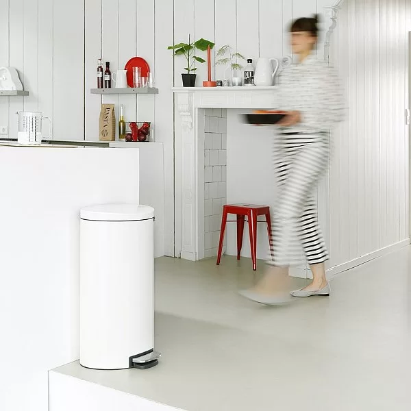 Мусорный бак эргономичный FlatBack+, 30л, белый, Brabantia, 485206 - изобр. 10