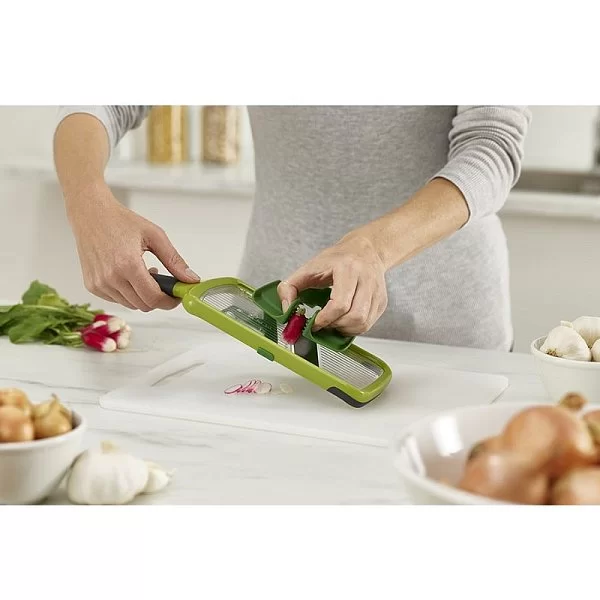 Терка с держателем для продуктов Mandoline 10,2х6,8х30,5 см, пластик ABS, цвет зеленый, Joseph Joseph, Великобритания, 20141 - изобр. 8