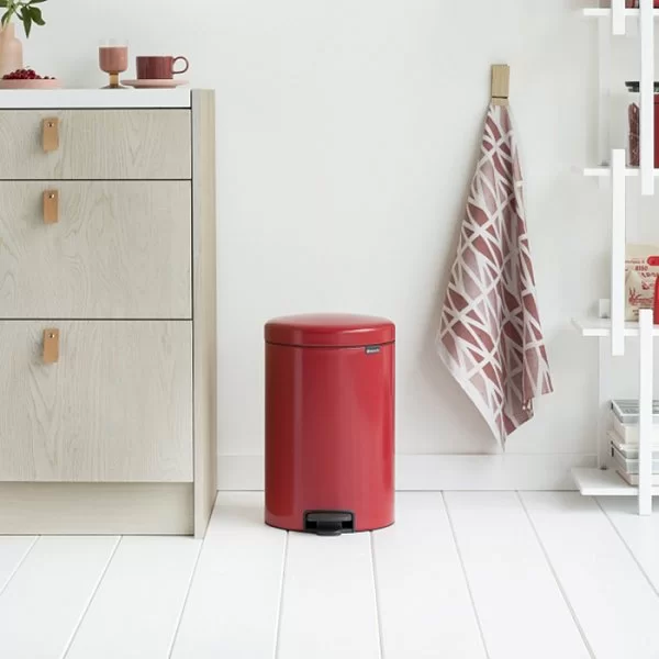 Мусорный бак с педалью NewIcon, 20л, пламенно-красный, Brabantia, 111860 - изобр. 11