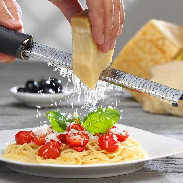 Терка для цедры и сыра Premium Classic материал нержавеющая сталь + силикон, цвет черный, Microplane, США, 46020 - изобр. 8