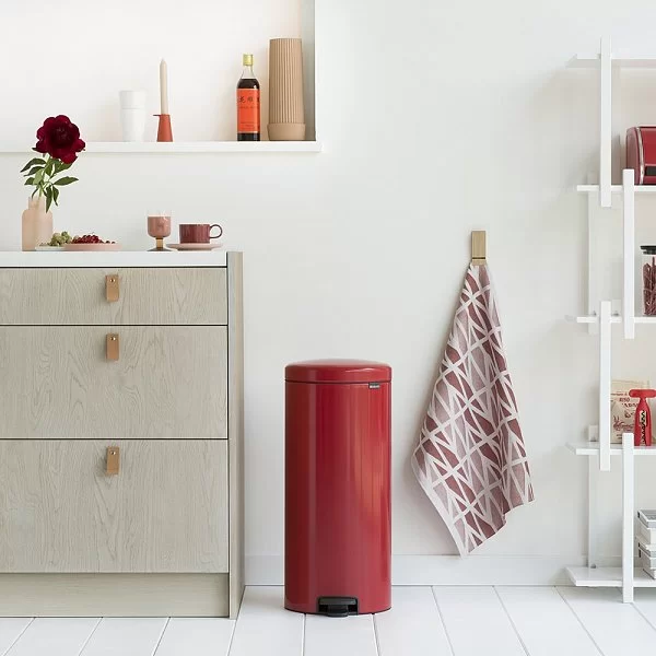 Мусорный бак с педалью NewIcon, 30л, пламенно-красный, Brabantia, 111808 - изобр. 11