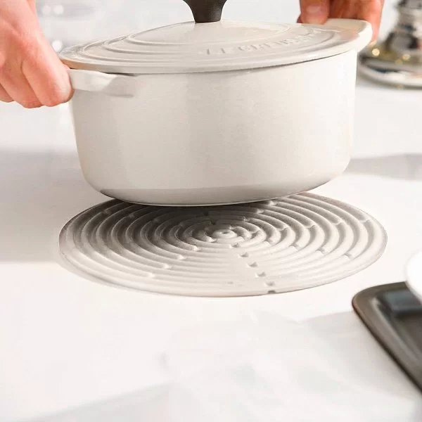 Подставка под горячее круглая 20 см, материал силикон, цвет кремовый, Le Creuset, Франция, 93000230810200 - изобр. 8