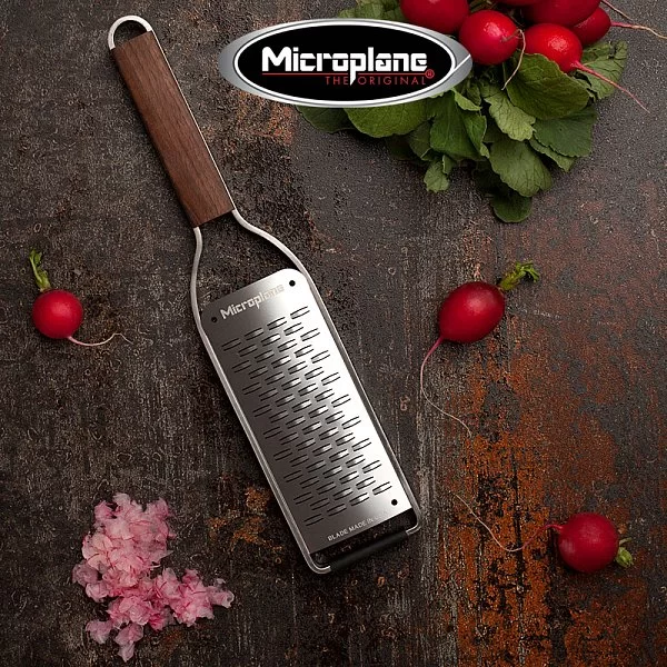 Тёрка ленточная с деревянной ручкой Master Series материал нержавеющая сталь + дерево, цвет металлик + дерево, Microplane, США, 43302 - изобр. 8