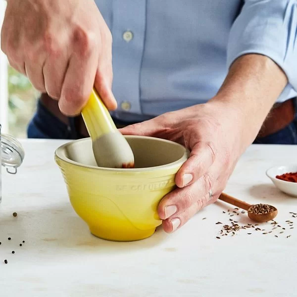Ступка с пестиком 300 мл, материал керамика, цвет желтый, Le Creuset, Франция, 91003400370000 - изобр. 9
