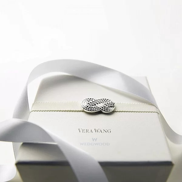 Свеча под колпаком Vera Wang Grosgrain 9x13,5 см, материал металл + стекло, цвет серебро, Wedgwood, Великобритания, 57005207112 - изобр. 9