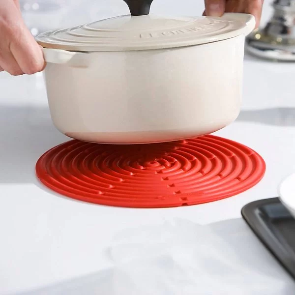 Подставка под горячее круглая 20 см, материал силикон, цвет вишневый, Le Creuset, Франция, 93000230060200 - изобр. 8