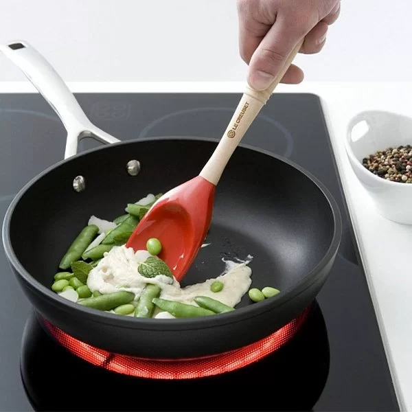 Ложка-лопатка кухонная Venus 32 см, материал силикон, цвет вишневый, Le Creuset, Франция, 93007603060000 - изобр. 9