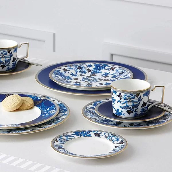 Тарелка сервировочная Hibiscus 27 см материал фарфор, цвет синий, Wedgwood, Великобритания, 40003894 - изобр. 10