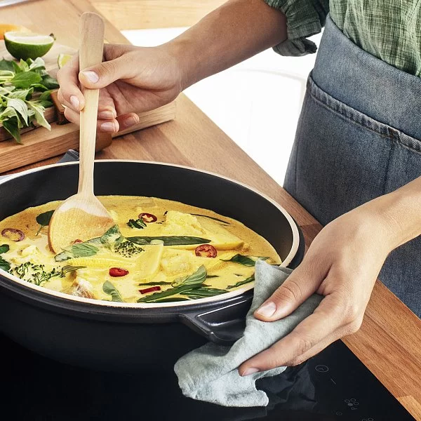 Сотейник керамический Delight 2,5 л индукционный диаметр 26 см, цвет графит, Emile Henry, Франция, 776625 - изобр. 12