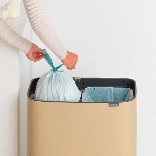 Мусорный бак 2-х секционный Touch Bin Bo объем 30 + 30 л, 54,5x31,2x65,6 см, нержавеющая сталь, цвет минерально-золотой, Brabantia, Бельгия, 221545 - изобр. 14