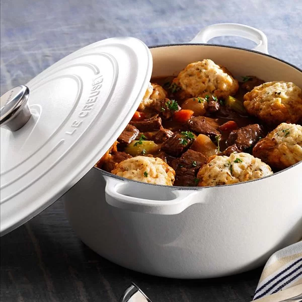 Кастрюля с крышкой 26 см, объем 5,3 л, материал чугун, цвет кремово-миндальный, Le Creuset, Франция, 21177266802430 - изобр. 10