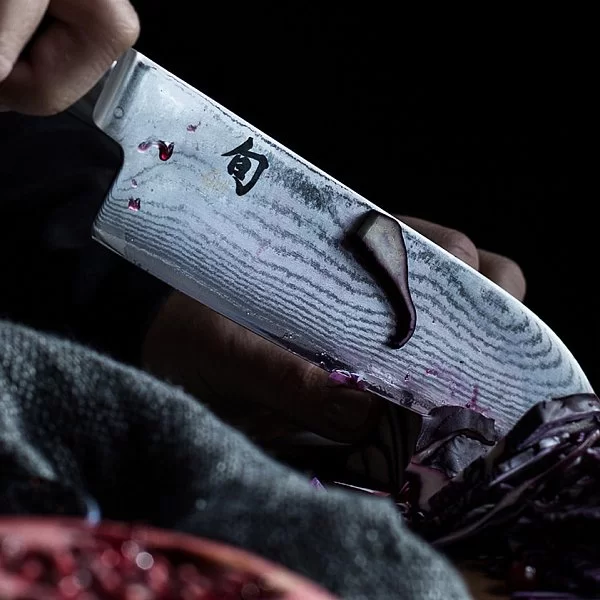 Нож кухонный поварской Santoku малый длина лезвия 14,6 см, сталь VG-MAX в обкладках из дамаска, Kai, Япония, DM-0727 - изобр. 9