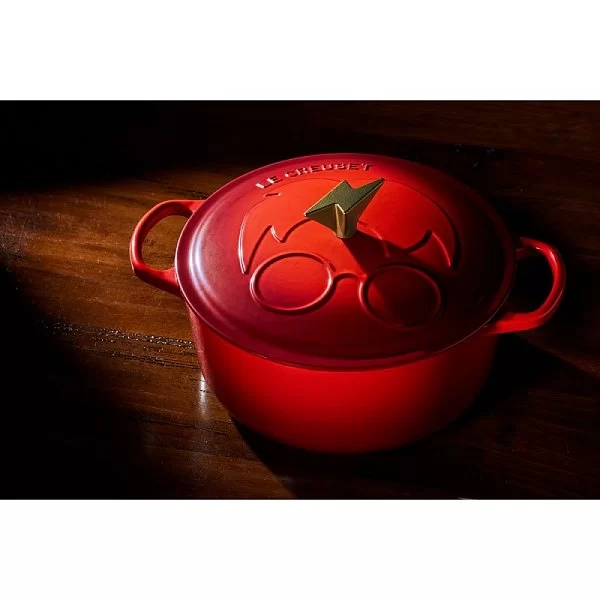 Кастрюля круглая Harry Potter™ 5,3 л, цвет вишня, чугун, Le Creuset, Франция, 21973260602464 - изобр. 8