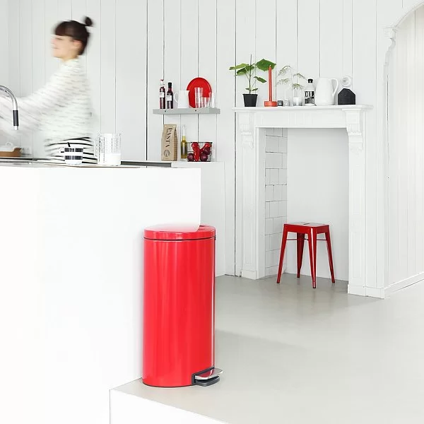 Мусорный бак эргономичный FlatBack+, 30л, пламенно-красный, Brabantia, 484988 - изобр. 10