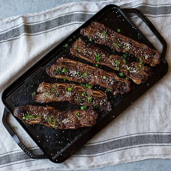 Гриль двусторонний Chef Collection с ручками и бортом 26х50 см, материал чугун, цвет черный, Lodge, США, LCDRG - изобр. 11